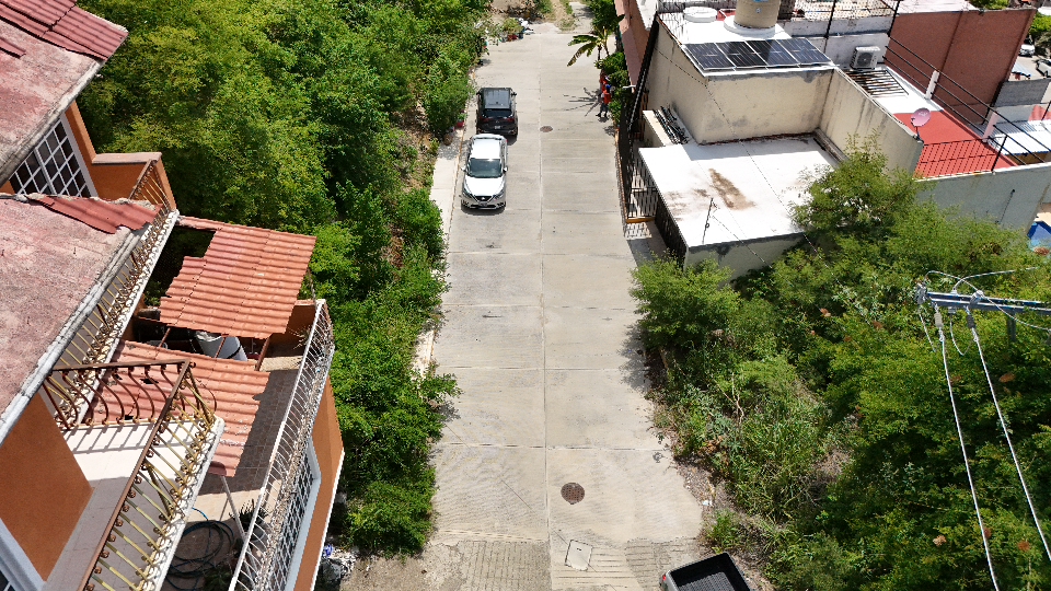 Vista aérea de la obra de drenaje sanitario en Avenida de las Villas