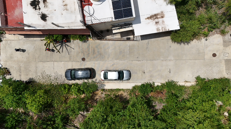 Vista aérea de la obra de drenaje sanitario en Avenida de las Villas