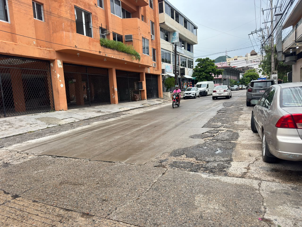 Rehabilitación de drenaje sanitario en Calle Cristóbal Colón