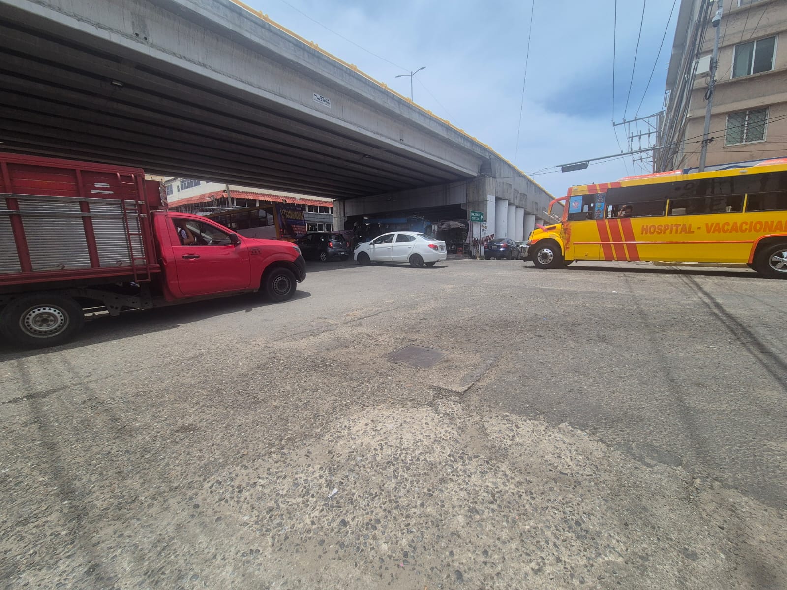 Evidencia fotográfica de la pavimentación de Avenida Diego Hurtado