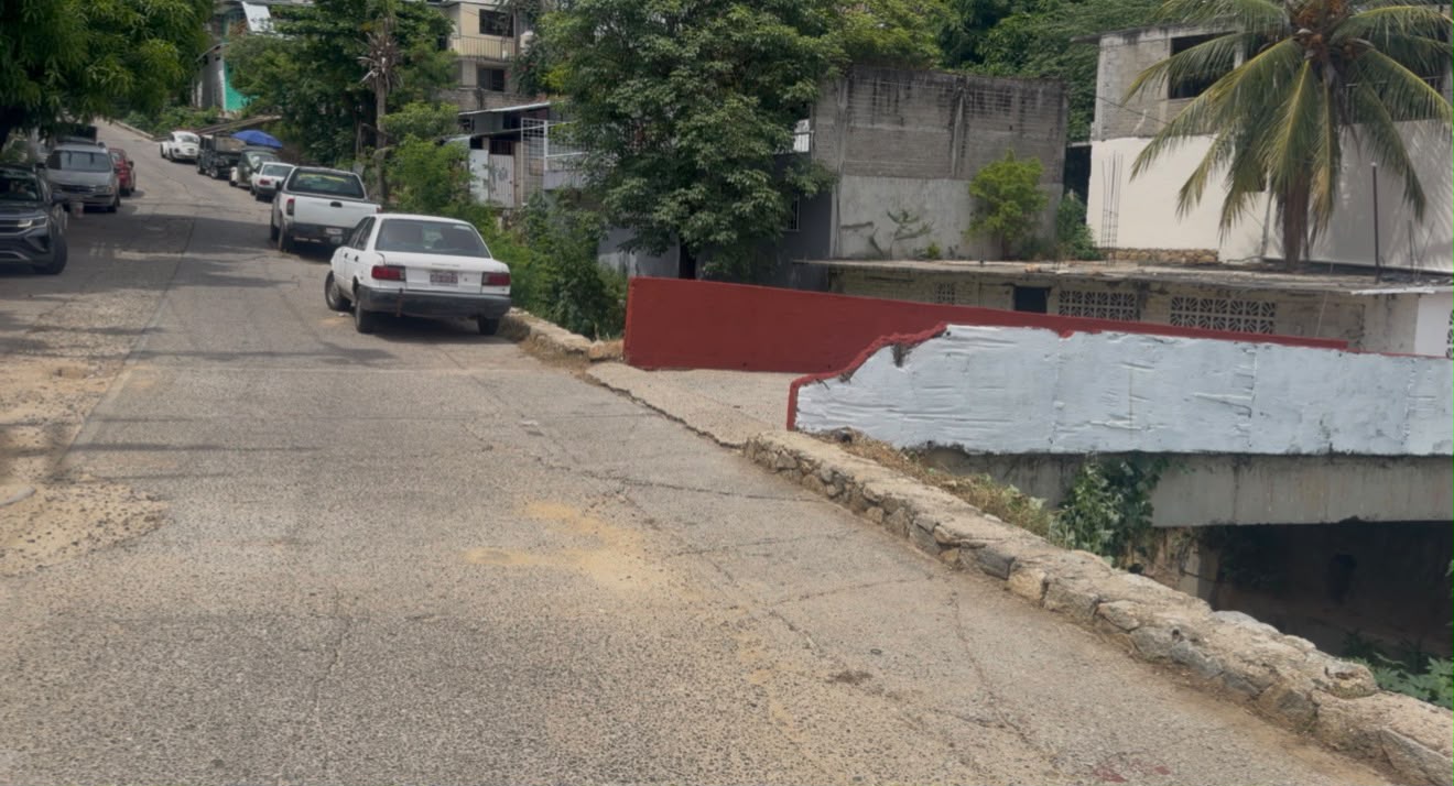 Construcción de drenaje sanitario en calle Juan R. Escudero