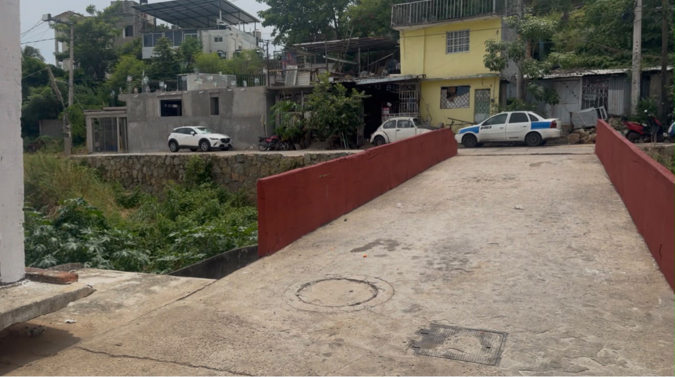 Construcción de drenaje sanitario en calle Juan R. Escudero