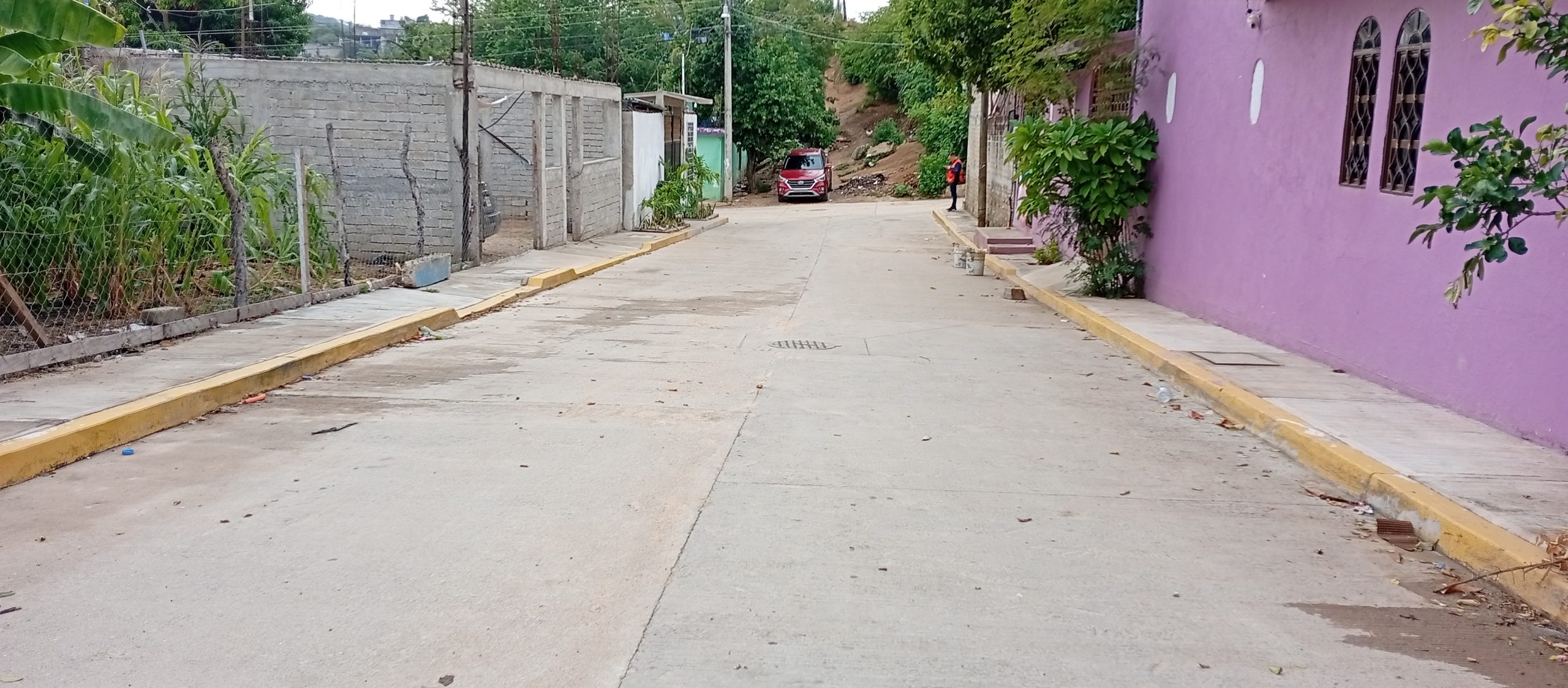 Construcción de drenaje sanitario en calle Flor de Mayo