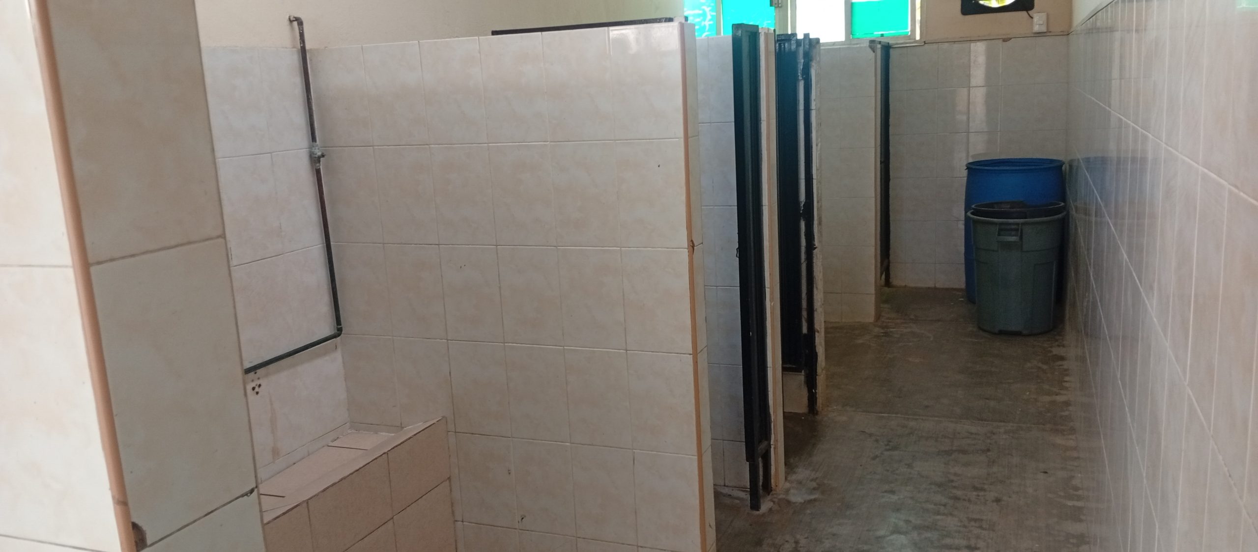 Mantenimiento de sanitarios en Escuela Primaria Sentimientos de la Nación