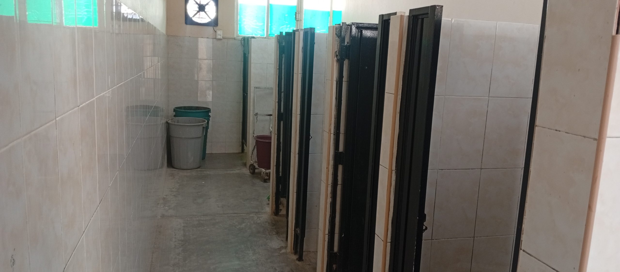 Mantenimiento de sanitarios en Escuela Primaria Sentimientos de la Nación