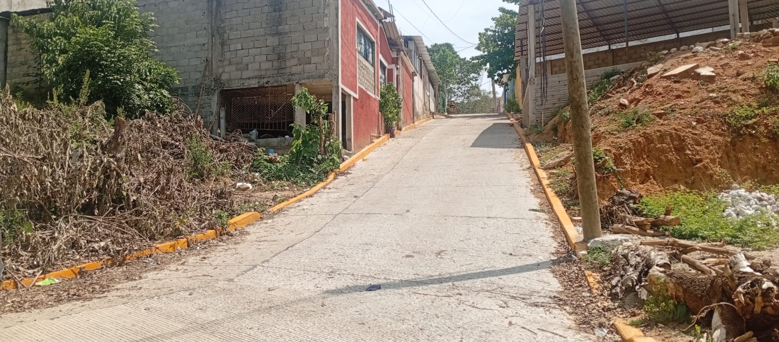 Pavimentación de calle del tramo que conduce al Jardín de Niños
