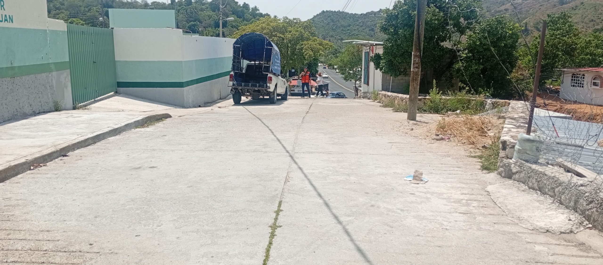 Pavimentación de calle sin nombre por el Centro de Salud, Lomas de San Juan