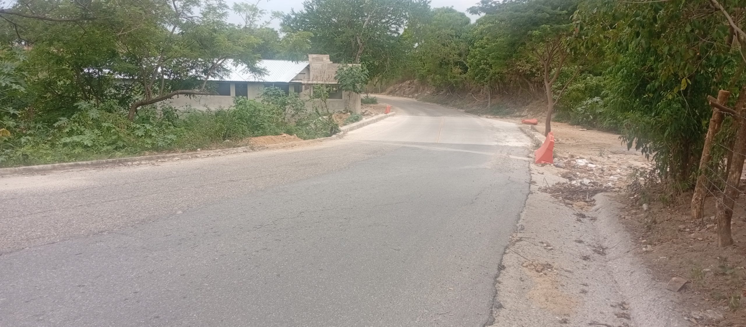 Mantenimiento de camino rural en Poblado Paso Texca
