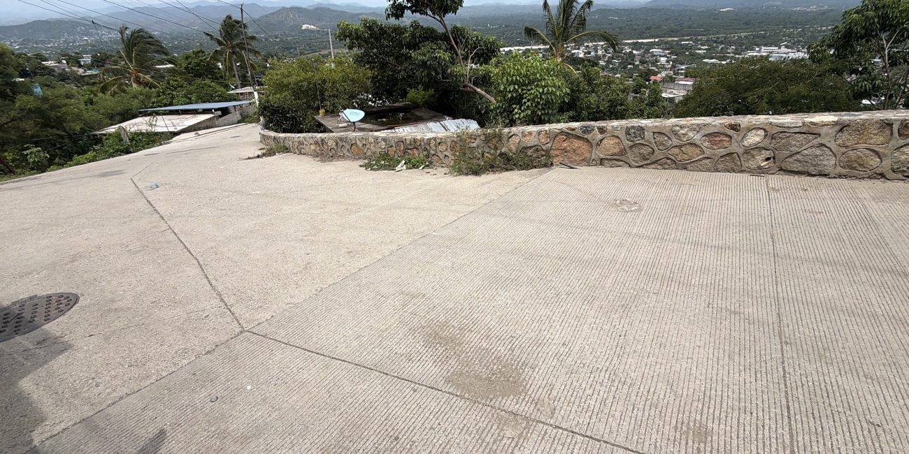 Construcción de drenaje sanitario en Calle Lázaro Cárdenas - Distrito 6