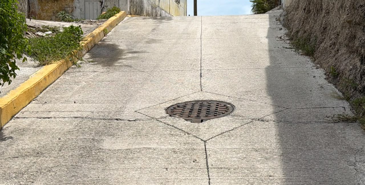 Construcción de drenaje sanitario en Calle Colima - Distrito 6