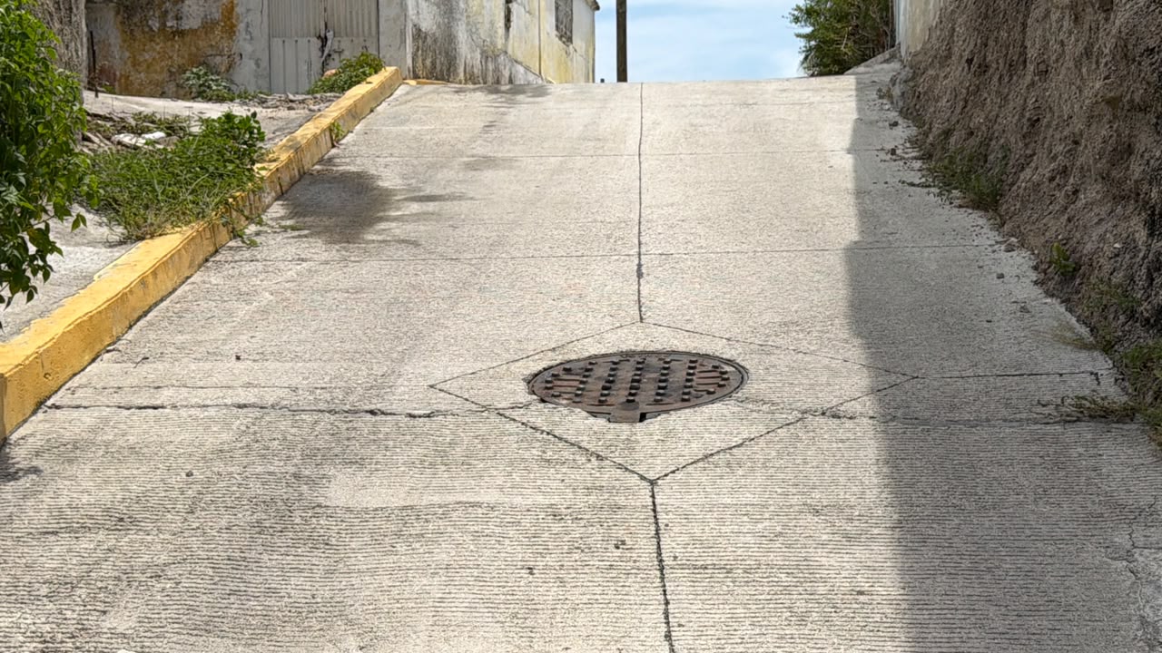 Construcción de drenaje sanitario en Calle Colima - Distrito 6