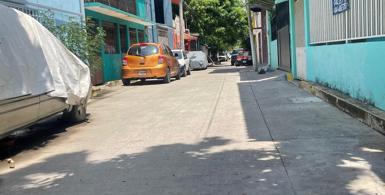 Construcción de drenaje sanitario en Calle Cuauhtémoc - Foto 1