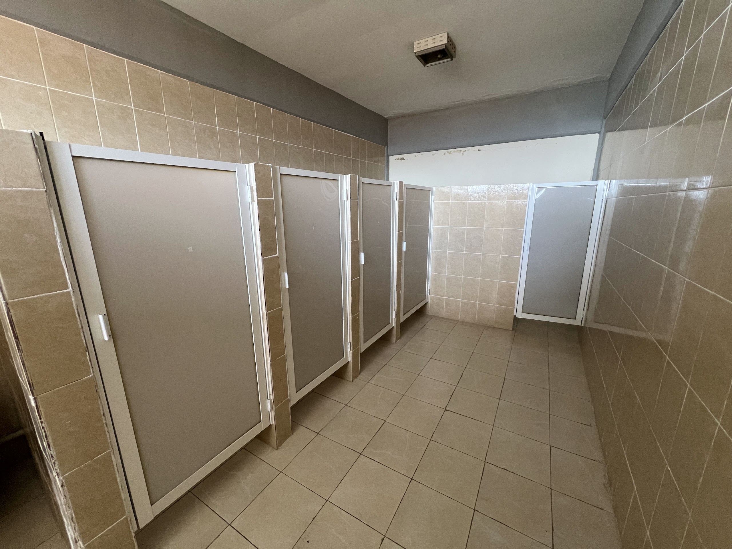Mantenimiento de sanitarios en Escuela Primaria Nicolás Bravo